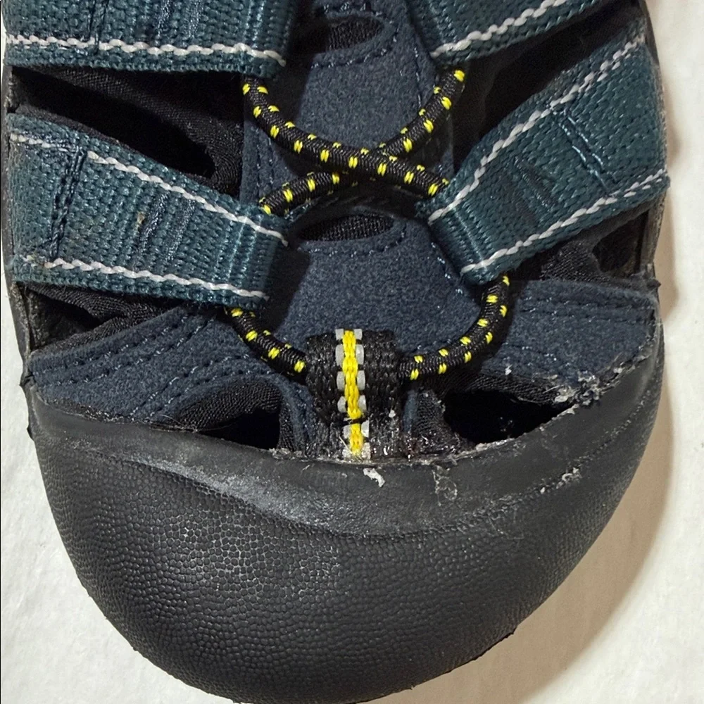 Keen Kids Size 3 Water Hiking Shoes - Navy and Black